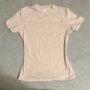 Fits everybody T-shirt in: CLAY | size: S